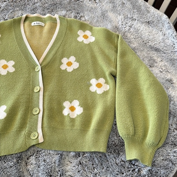In Bloom Women’s Large Green Daisy Floral Sweater Long Sleeve Button Up Cropped - Picture 3 of 11